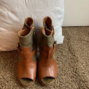 Worn with love Tory Burch boots 👢